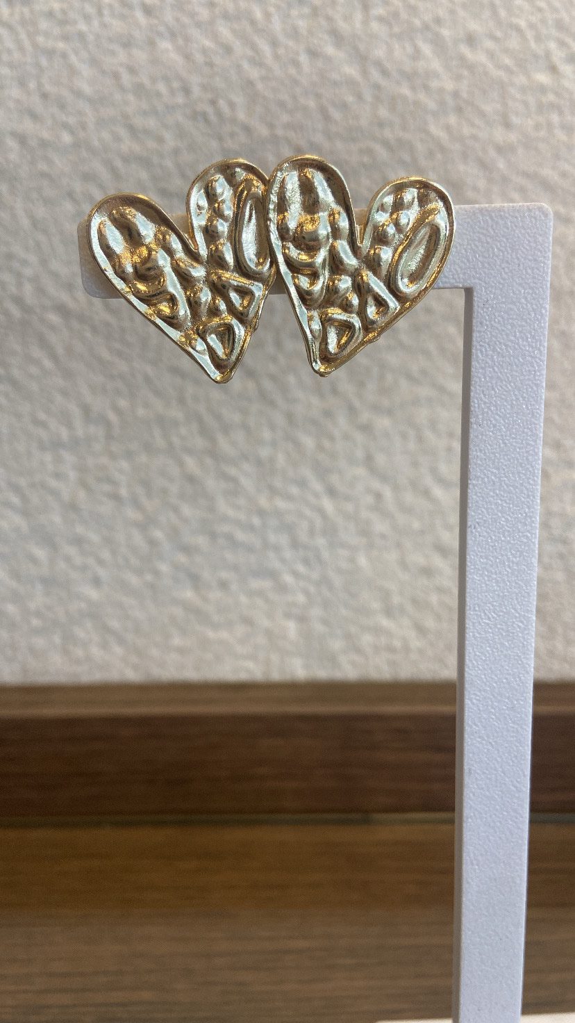 Brinco Maxi Coração Texturizado "Love"